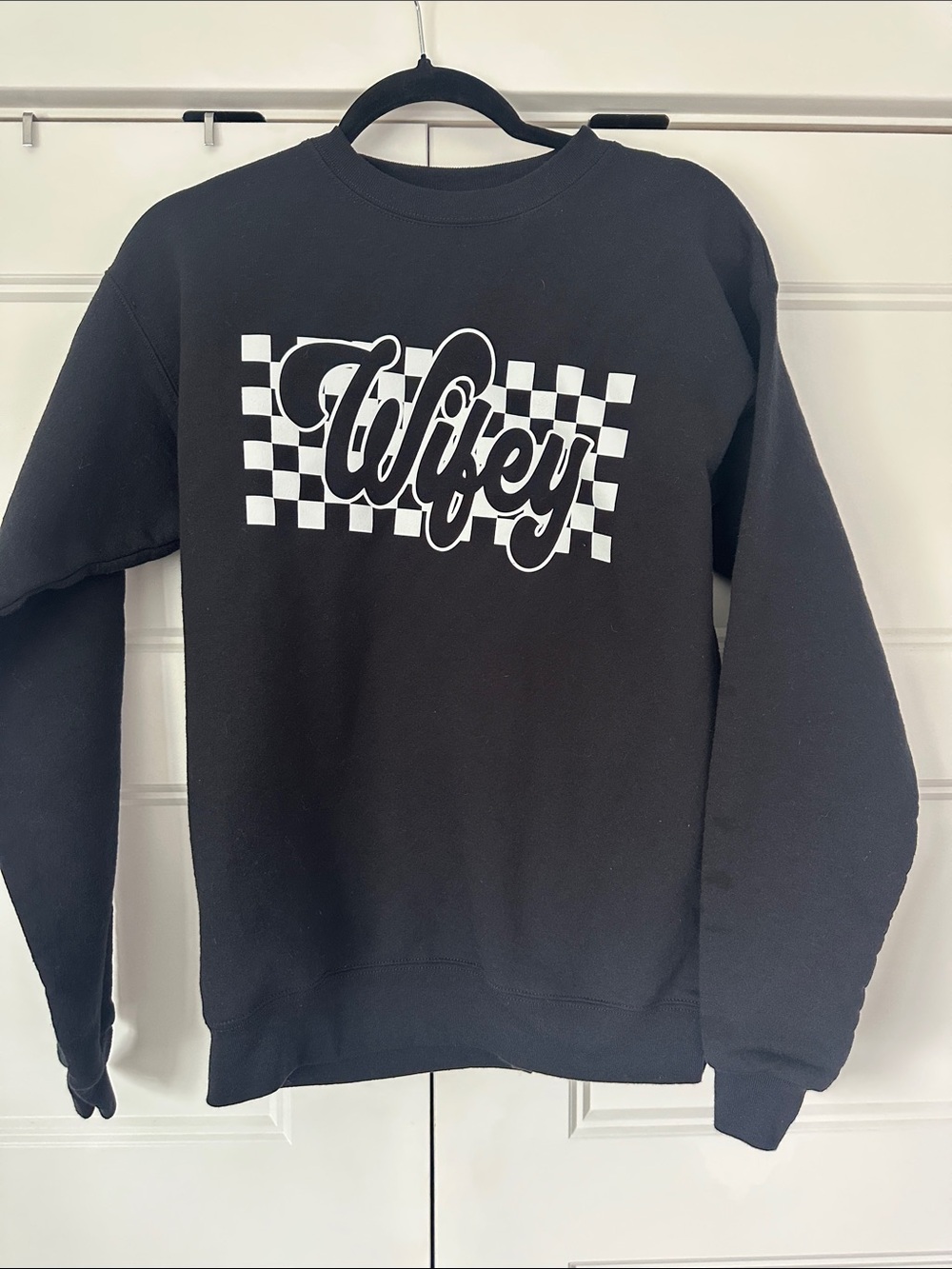 Wifey Checkerboard Graphic Crewneck Sweatshirt - Black & White